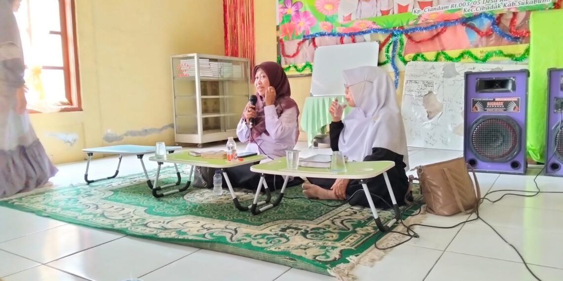 Penyuluh KUA Cibadak Bimbing Jamaah Majelis Taklim Nurhikmah Tingkatkan Kemampuan Tahsin
