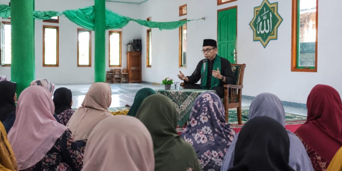 Penyuluh Agama KUA Lengkong Ajak Jemaah Majelis Taklim Al-Ikhlas Memahami Ilmu sebagai Amanah
