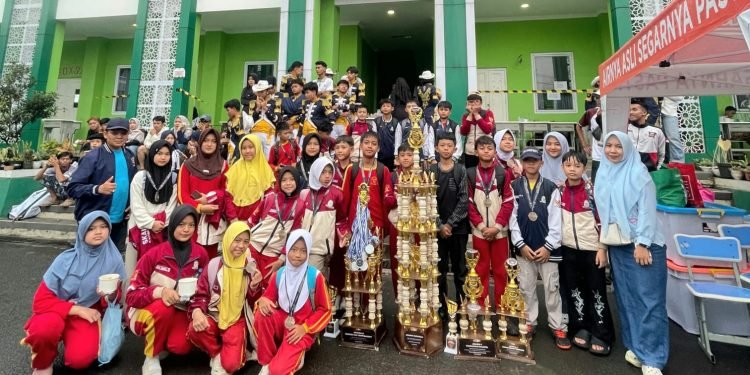 Harumkan Nama Madrasah, Paskibra MI Baitussalam Cisaat Berprestasi di LKBB Se-Pulau Jawa