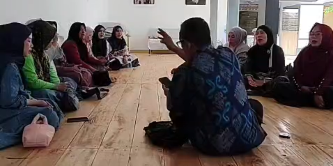 Kepala KUA Jampangkulon Perkuat Sinergi dengan Muslimat NU dalam Persiapan Kegiatan Keagamaan