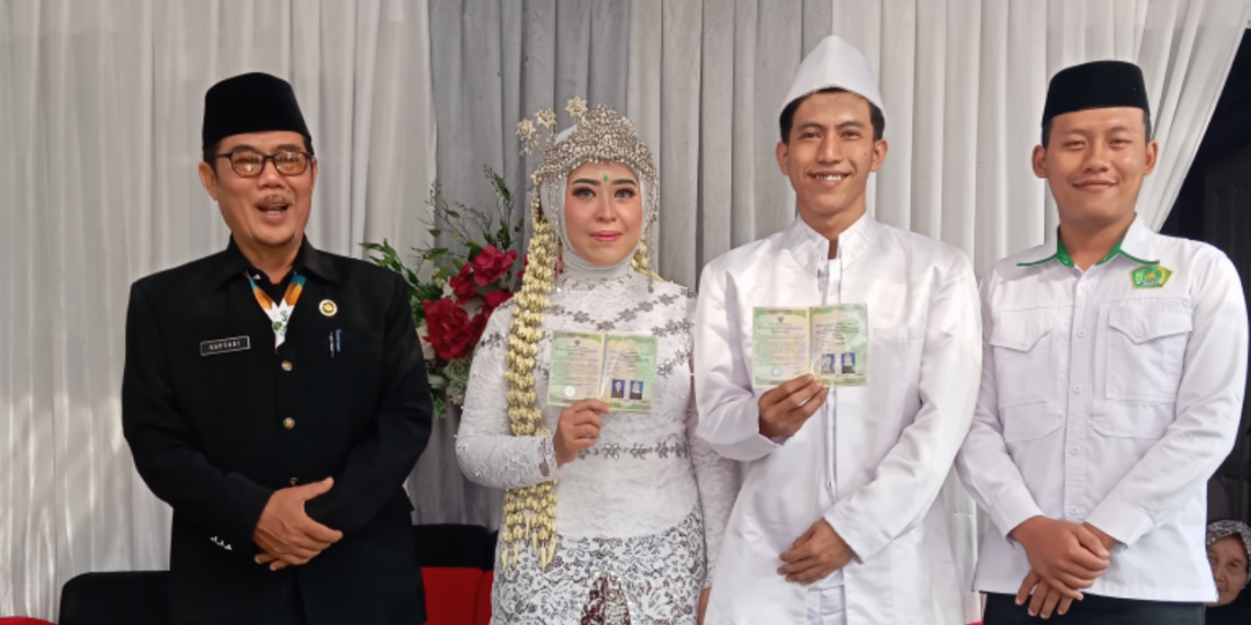 Akad Nikah di Ciguha, Penghulu KUA Surade Titip Pesan Menjaga Cinta dalam Keluarga Sakinah