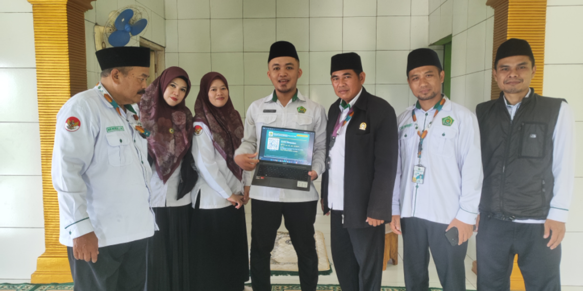 Digitalisasi Data Rumah Ibadah, Penyuluh KUA Cikakak Input Data Musholla Nurul Istiqomah ke SIMAS
