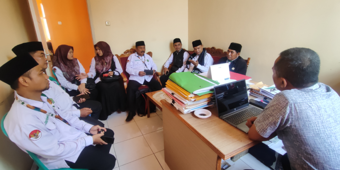 Perkuat Sinergi Keagamaan, Penyuluh KUA Cikakak Koordinasi dengan Pemerintah Desa Cimaja