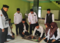 Ukur Arah Kiblat dengan Teliti, Penyuluh KUA Cikakak Sambangi Musholla Darussalaam