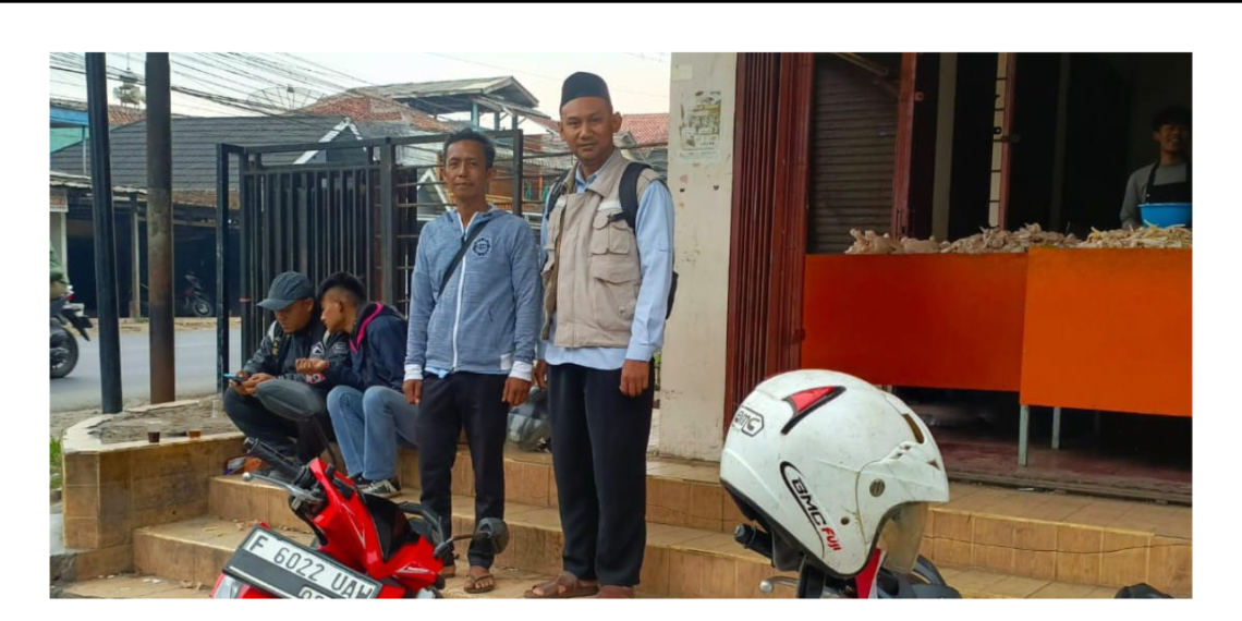 Penyuluh KUA Cicantayan Bersama Komunitas Ojeg Santuni Warga Terdampak Pergerakan Tanah