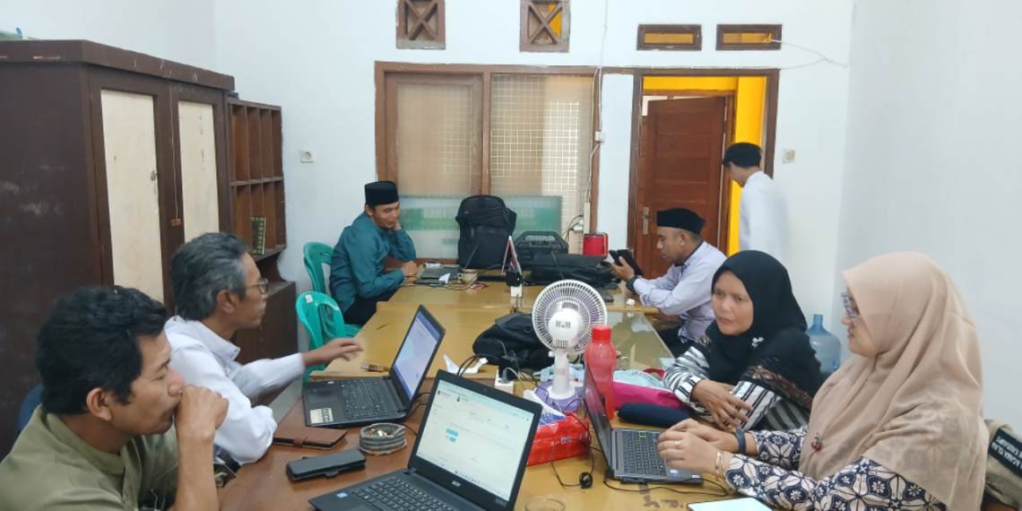 KUA Kadudampit Laksanakan Pengisian Conflict of Interest untuk Perkuat Integritas Pegawai