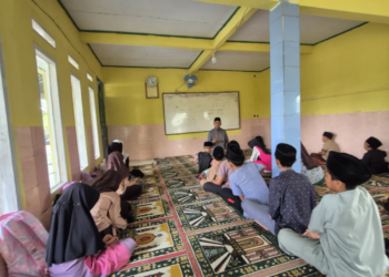Penyuluh KUA Cibitung Perkuat Pemahaman Tajwid Santri MDTU Miftahul Ma’rifah melalui Program BTQ