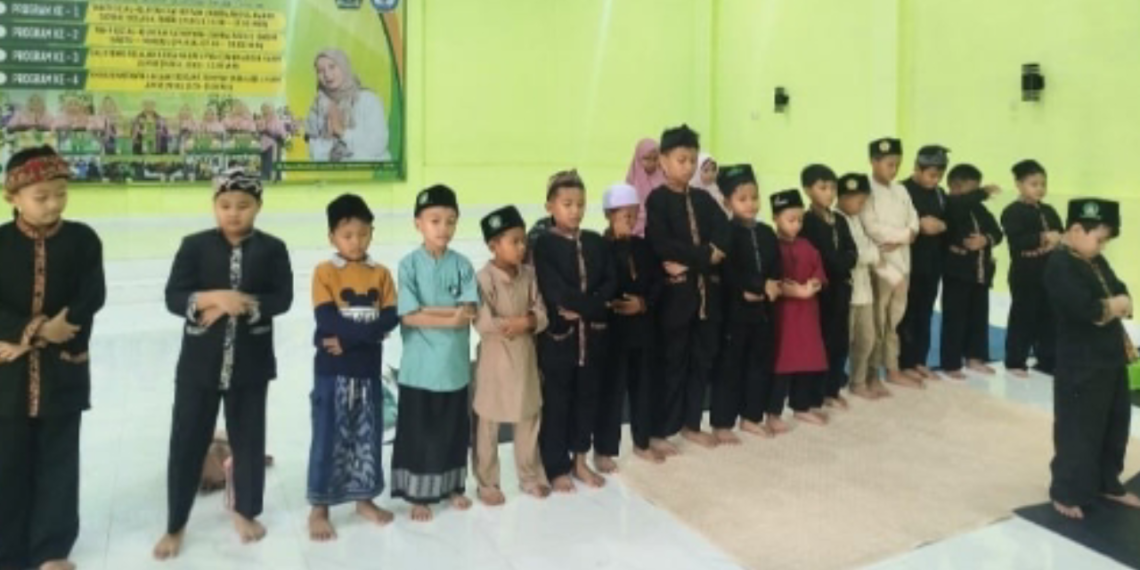 Tahfidz Fathiyyah Zahra Cisaat Biasakan Santri Salat Dhuha Berjamaah