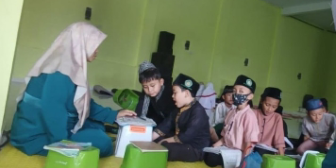 Pantau Halaqah Santri, Pimpinan Tahfidz Fathiyyah Zahra Tekankan Pengamalan Al-Qur’an