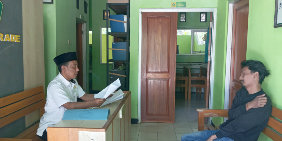 Penghulu KUA Surade Berikan Konsultasi Pernikahan kepada Warga Desa Gunungsungging