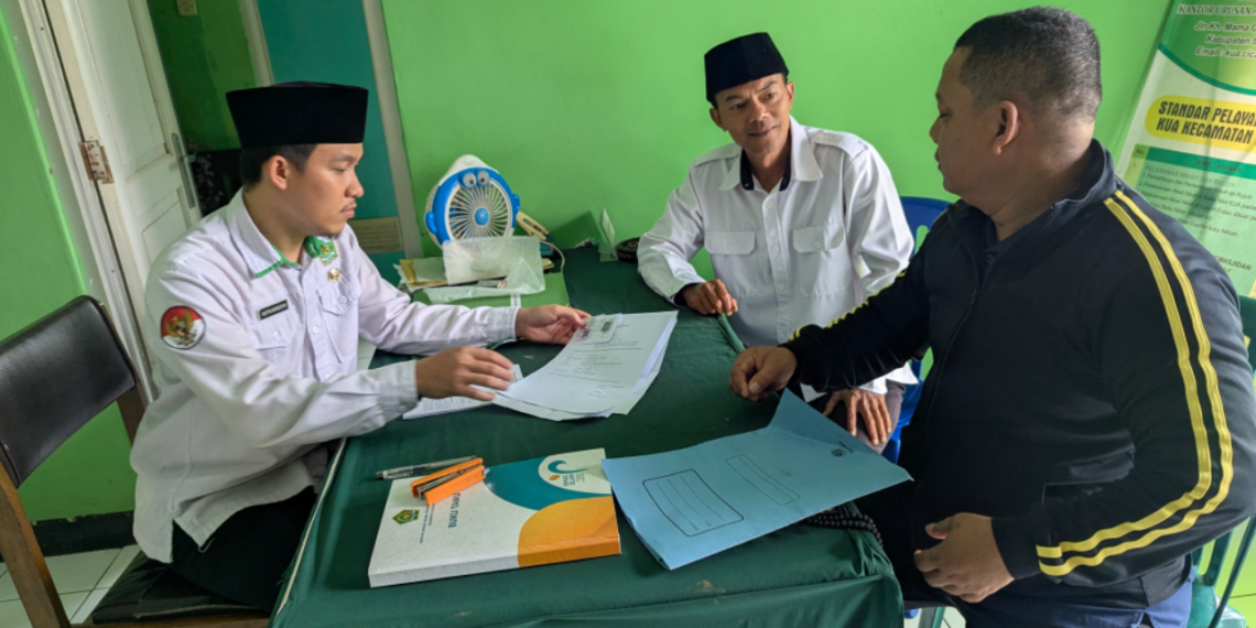 KUA Cicantayan Bantu Warga Pahami Prosedur Pengajuan Duplikat Buku Nikah