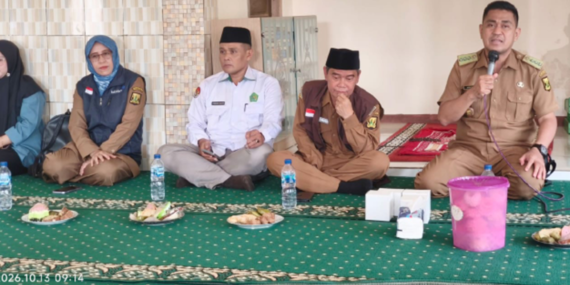 Penyuluh KUA Cibadak dan Camat Sapa Warga melalui Program SAMAWA