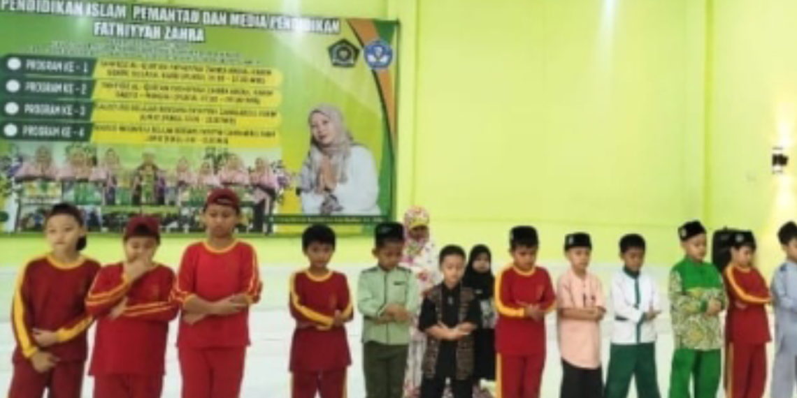Lembaga Tahfidz Fathiyyah Zahra Abdul Karim Cisaat Biasakan Santri Salat Berjamaah
