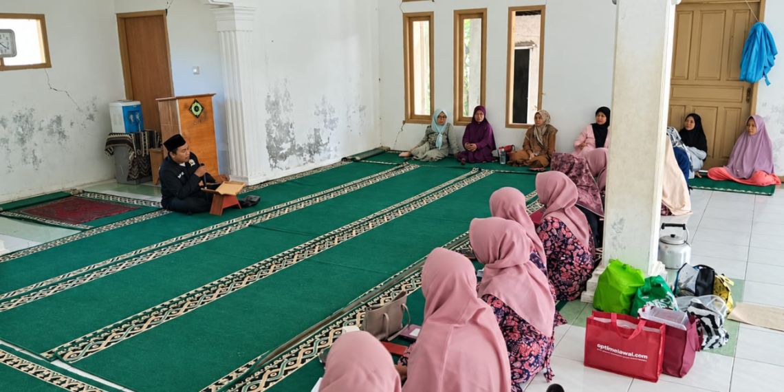 Perkuat Keimanan, Penyuluh KUA Cikembar Bimbing Jemaah Majelis Taklim Arrohman