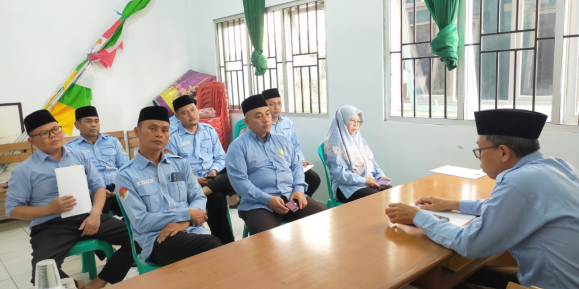 Evaluasi Kinerja Triwulan III, Kepala KUA Kabandungan Tekankan Disiplin dan Peningkatan Kinerja