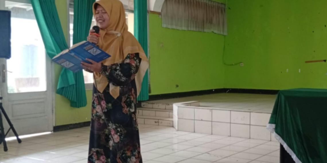 Penyuluh Agama KUA Cisaat Ajak Jemaah Majelis Taklim Jaga Lisan dan Perkuat Ukhuwah