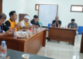 Kepala KUA Kadudampit Pimpin Doa dalam Rapat Persiapan Camp Religi dan Hari Santri