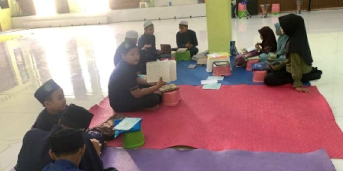 Tanamkan Kecintaan pada Al-Qur’an, Kelompok Tahfidz Asy-Syifa Fathiyyah Zahra Rutin Bimbing Santri