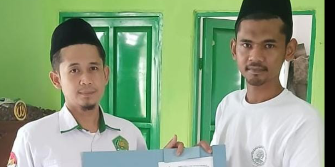 KUA Gunungguruh Serahkan Surat Keterangan dan Rekomendasi Masjid Al-Mukmin