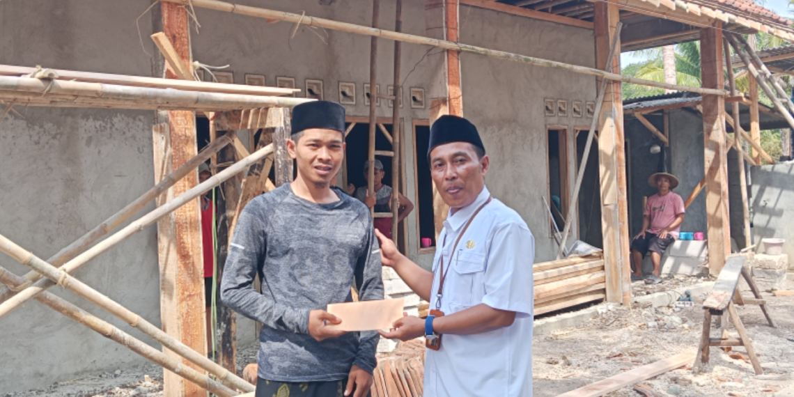 Penghulu KUA Surade Salurkan Bantuan untuk Pesantren Terdampak Kebakaran
