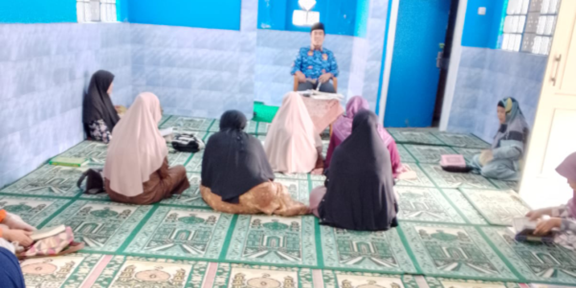 Penyuluh Agama KUA Parungkuda Berikan Penyuluhan BTQ dan Tafsir Jalalain