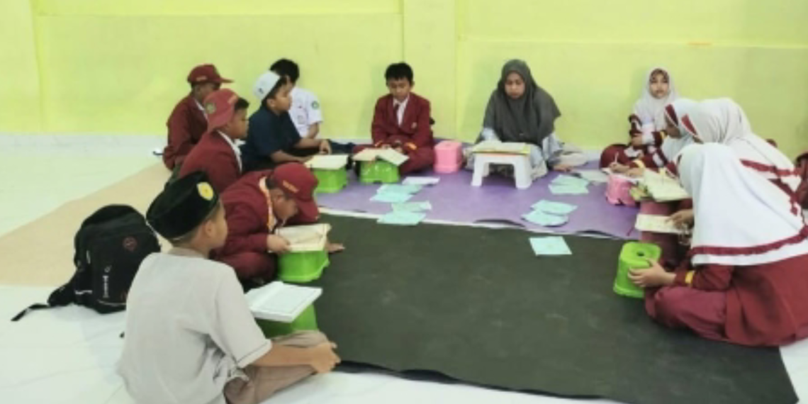 Isi Waktu Sore dengan Mengaji, Santri Tahfidz Fathiyyah Zahra Perkuat Kebiasaan Qur’ani
