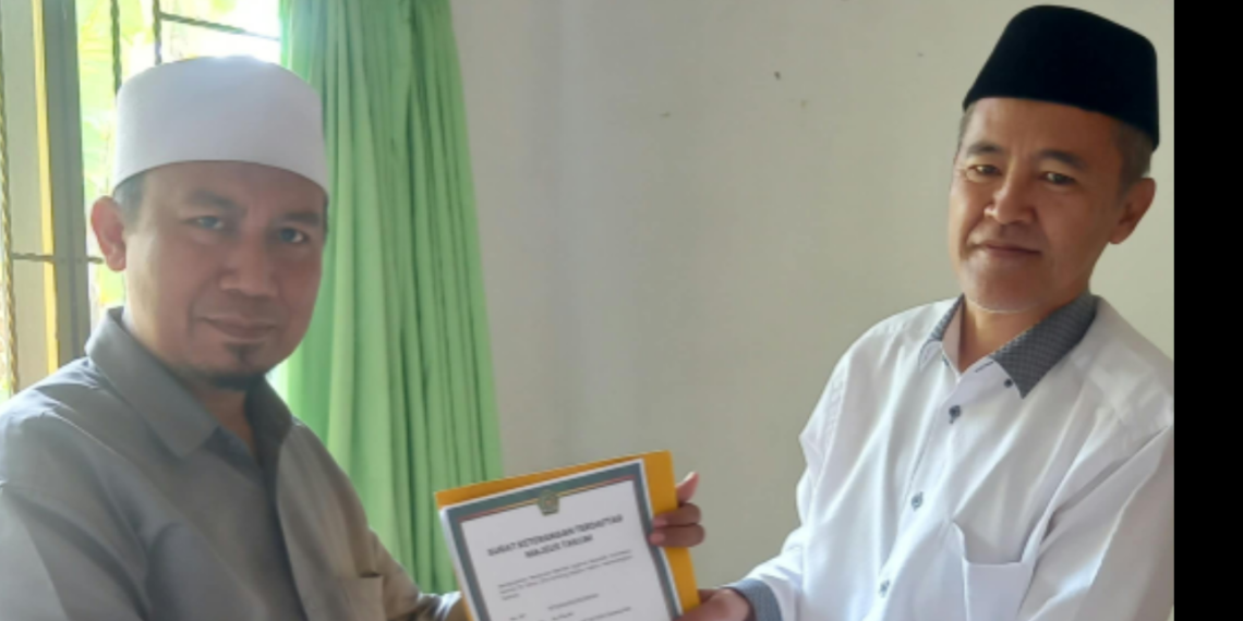 Kepala KUA Cikidang Serahkan SKT Majelis Taklim Al Barokah, Dukung Tertib Administrasi Lembaga Keagamaan