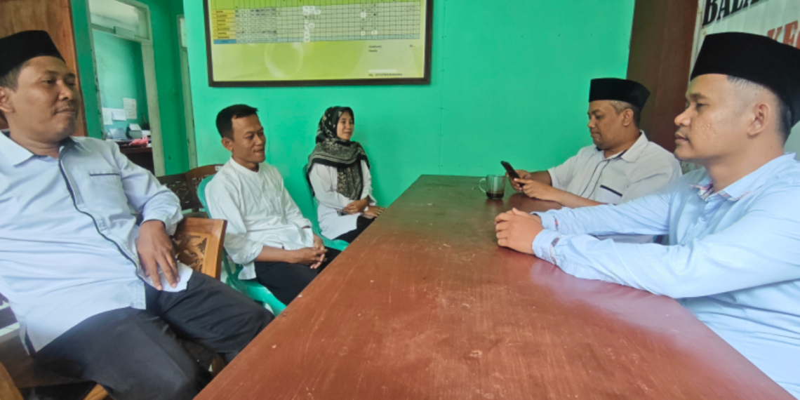 Kepala KUA Kalibunder Ajak Pegawai Perkuat Koordinasi dan Kualitas Layanan